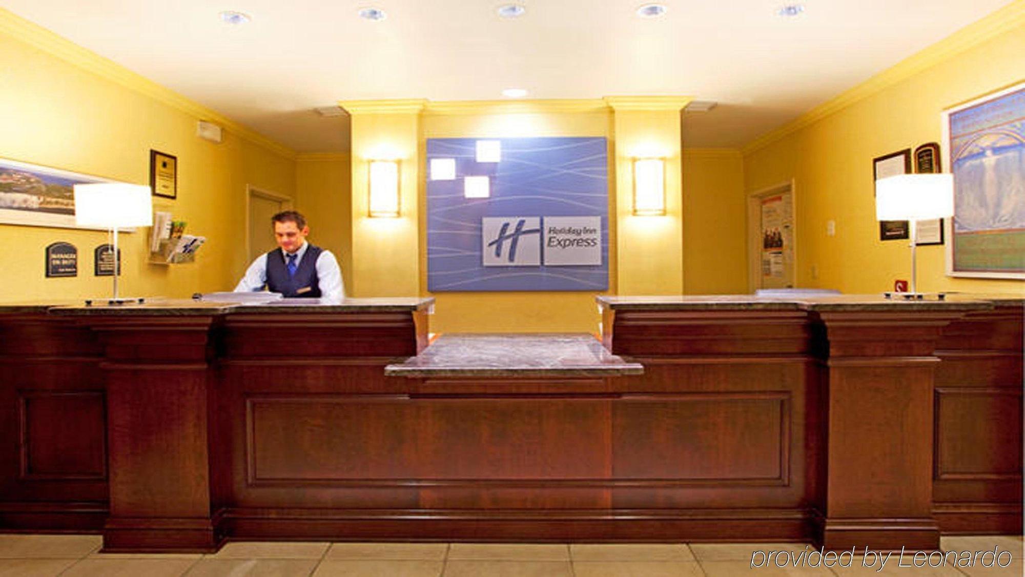 Express & Buffalo Airport By Ihg 2*