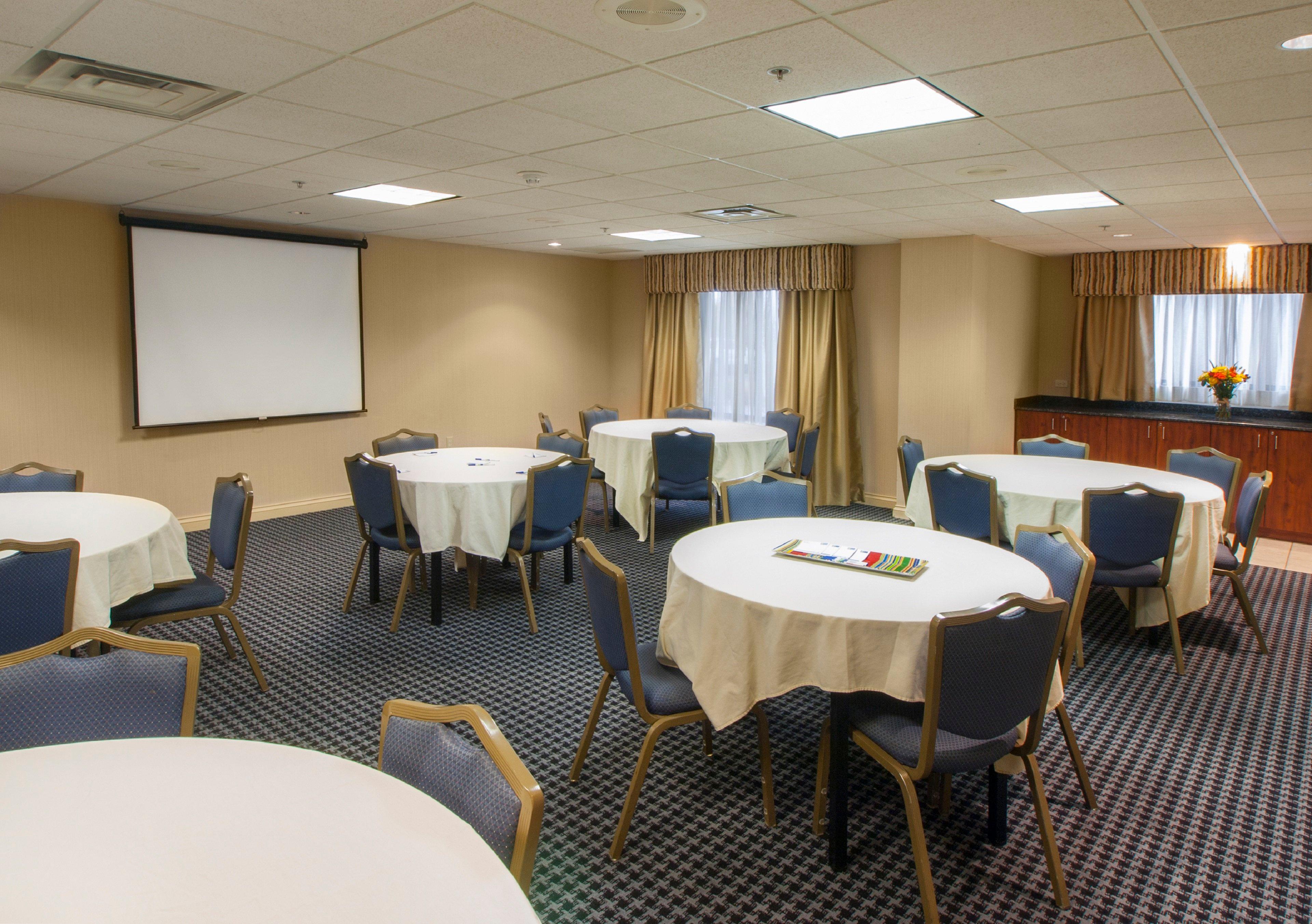 Express & Buffalo Airport By Ihg Hotel