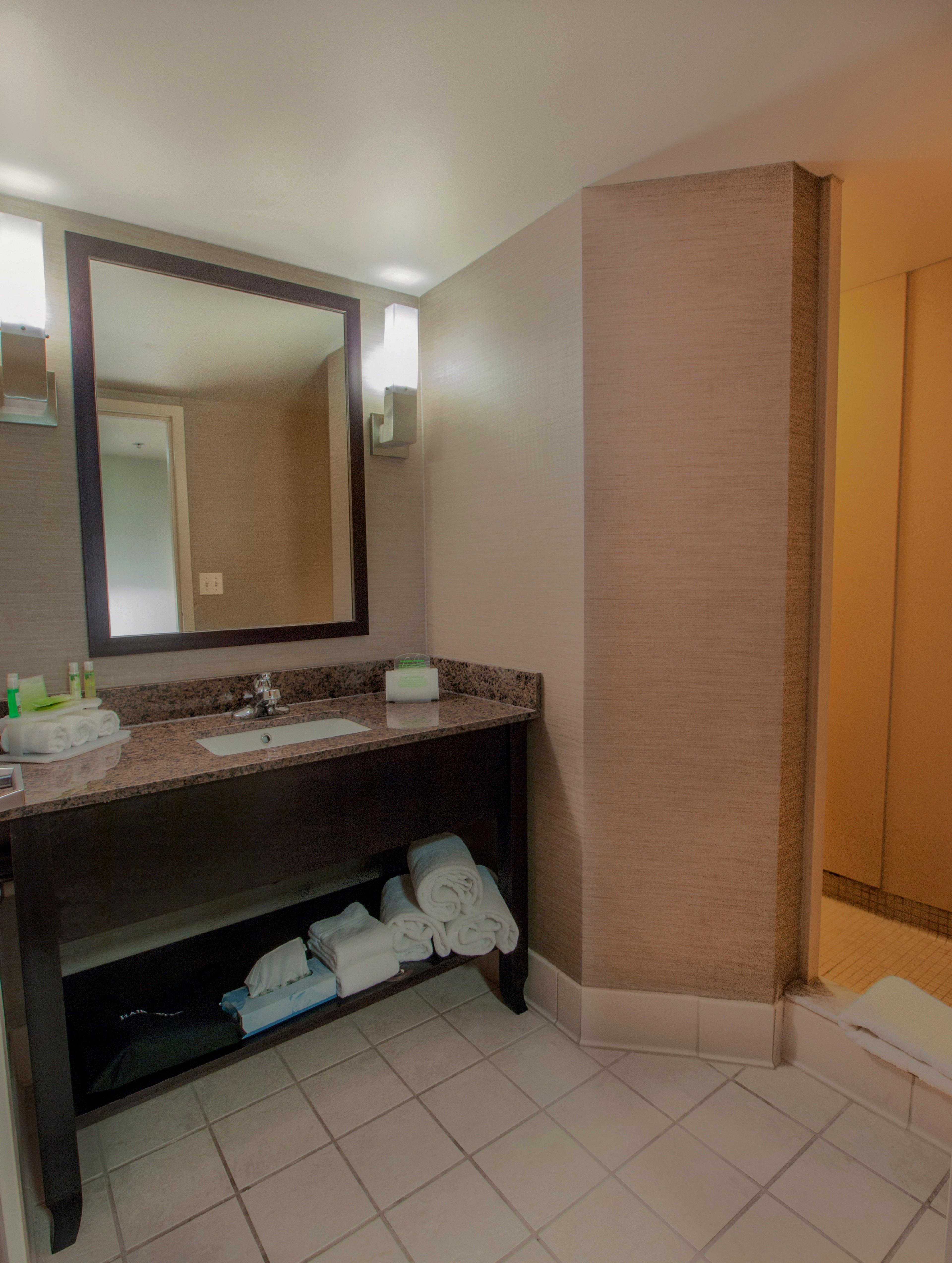 Express & Buffalo Airport By Ihg Hotel 2*