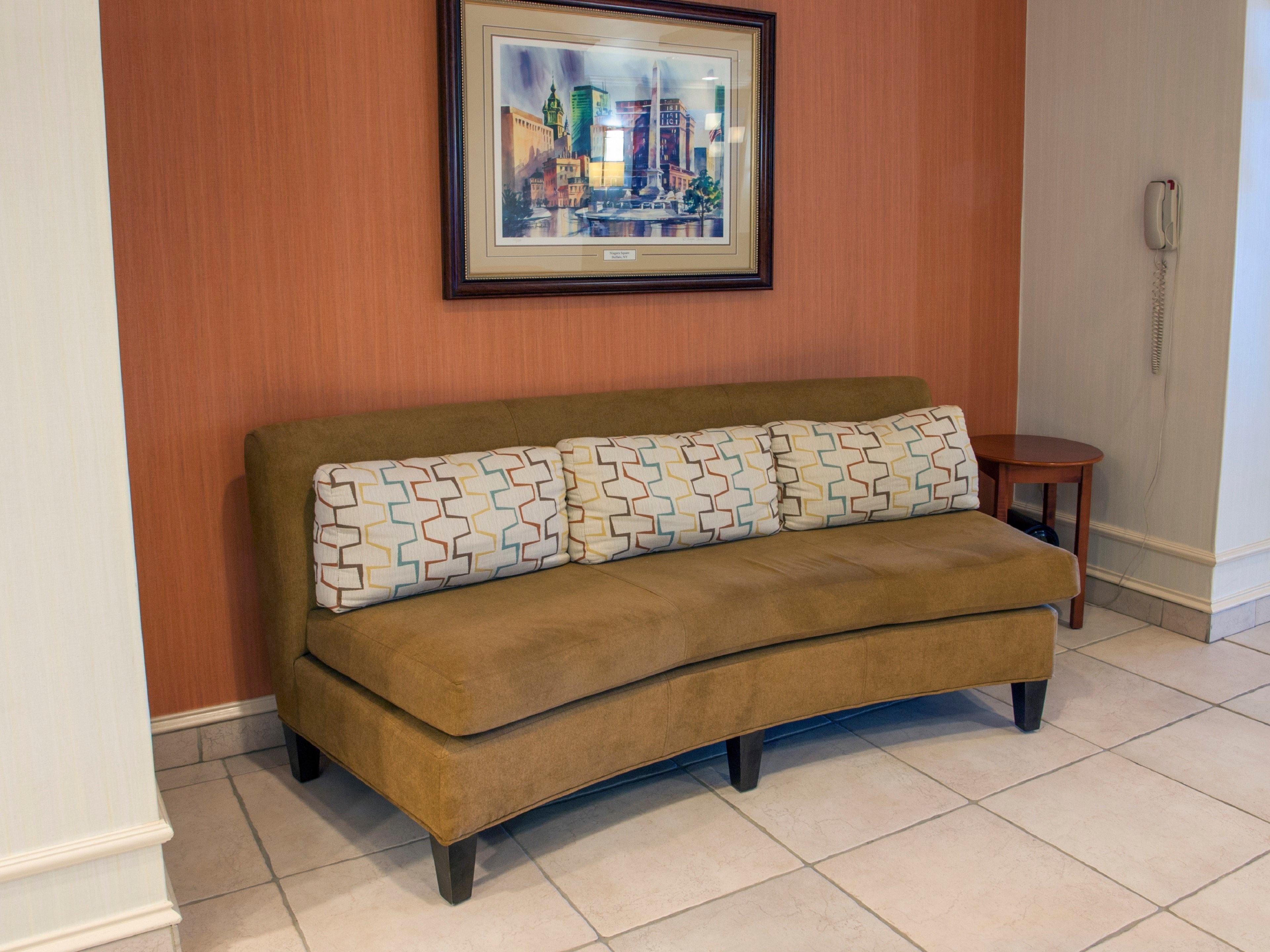 Express & Buffalo Airport By Ihg 2*