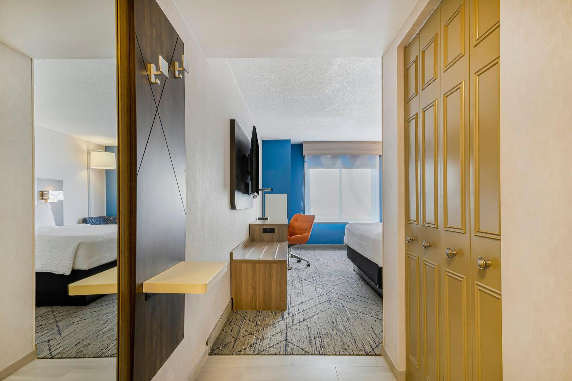 Express & Buffalo Airport By Ihg 2*