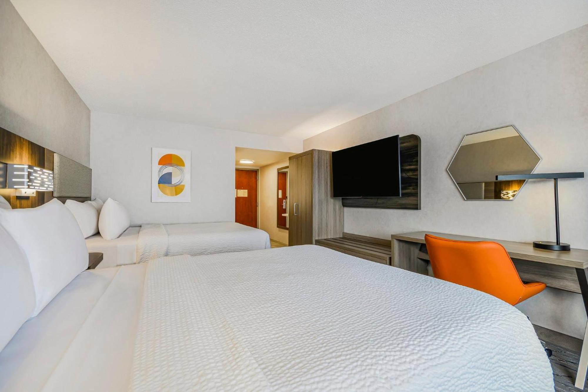 Express & Buffalo Airport By Ihg Hotel 2*