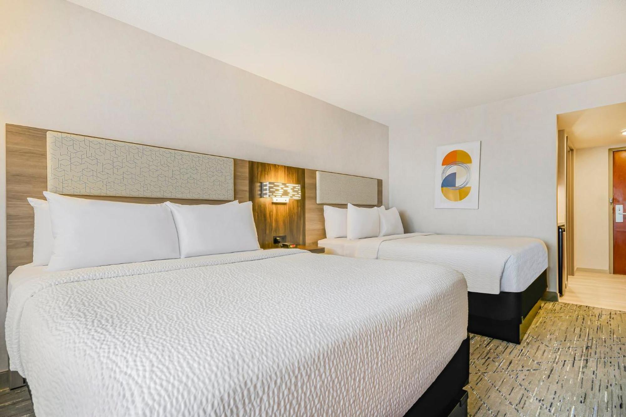 Express & Buffalo Airport By Ihg 2*