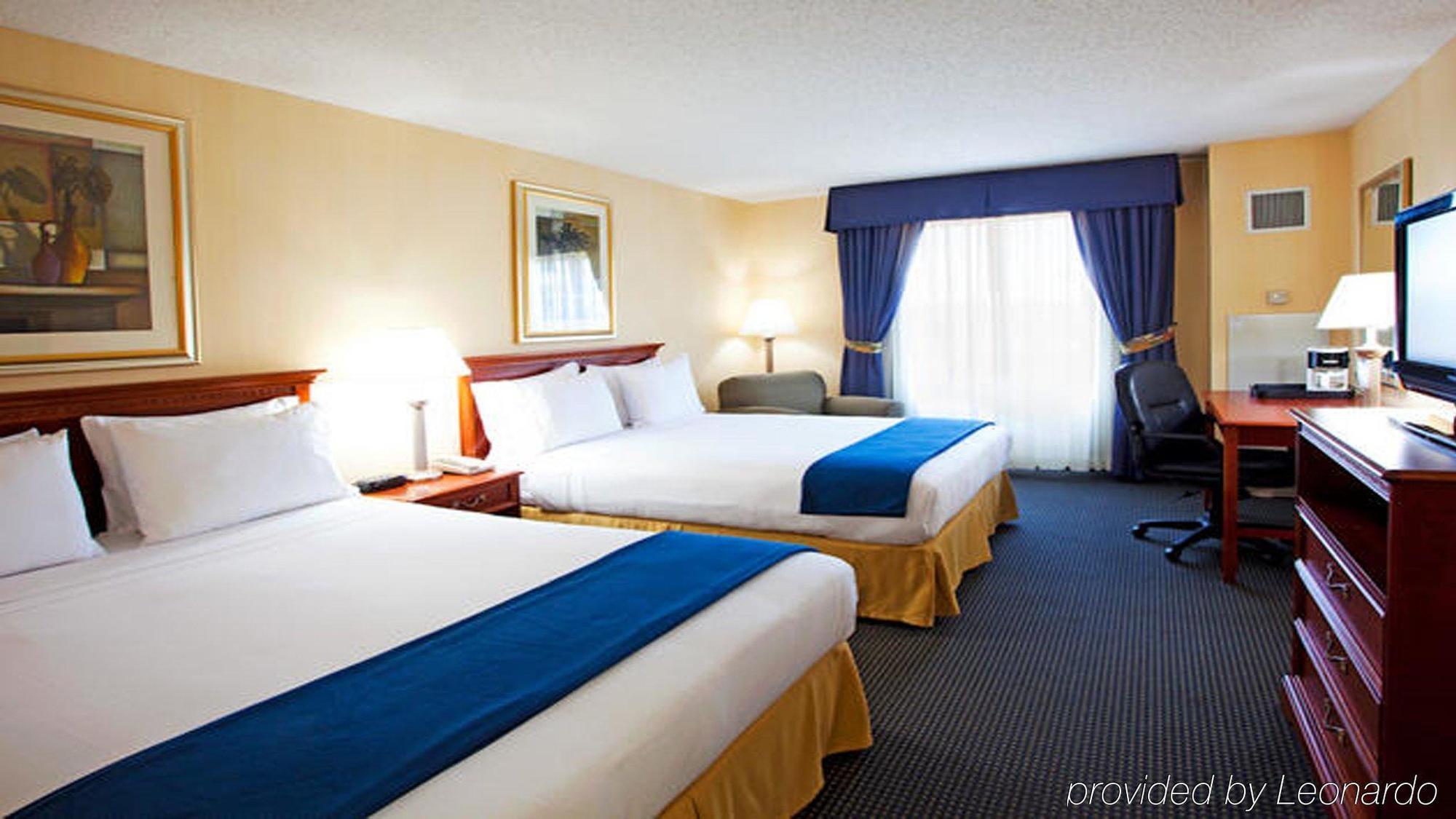 Express & Buffalo Airport By Ihg Hotel 2*