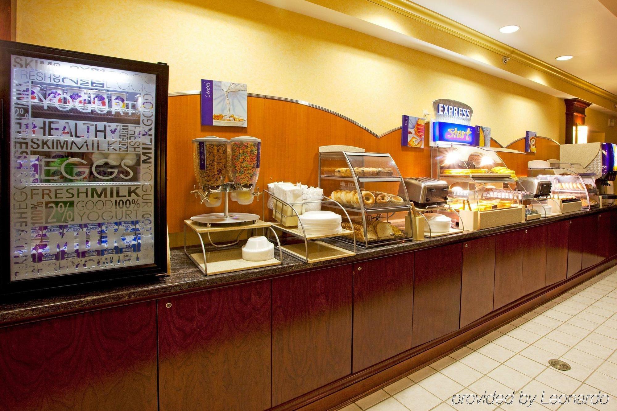 Express & Buffalo Airport By Ihg 2*