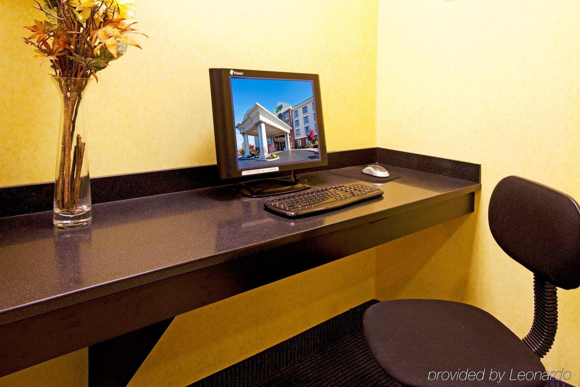 Hotel Express & Buffalo Airport By Ihg Cheektowaga