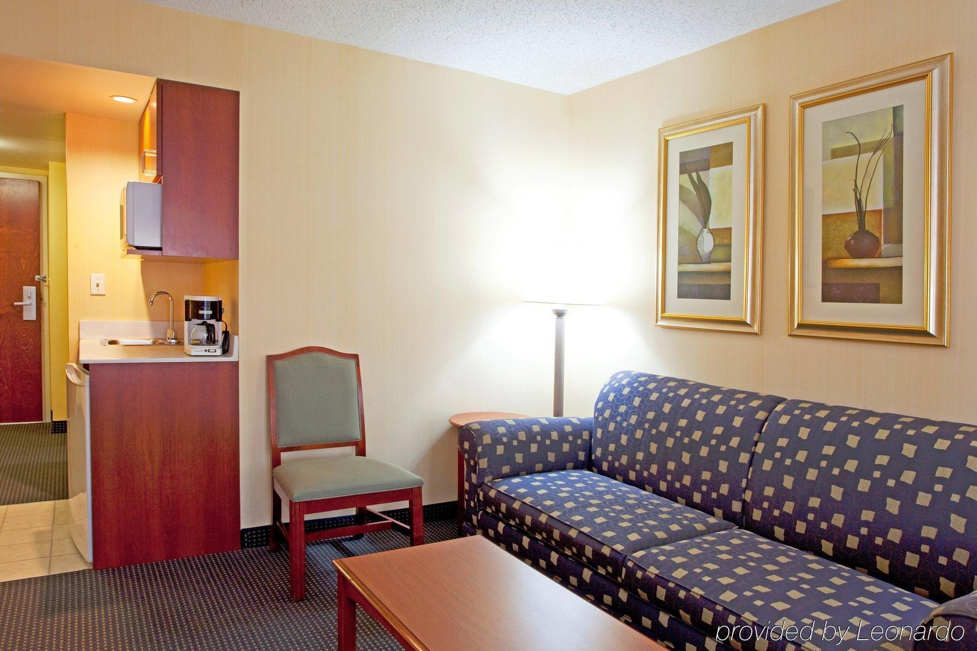 Express & Buffalo Airport By Ihg Hotel