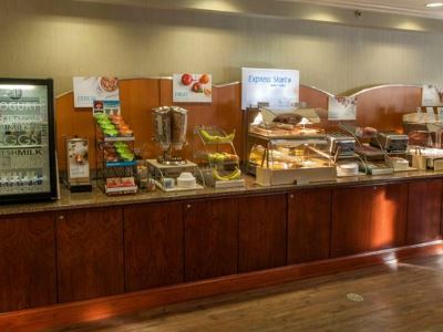 Express & Buffalo Airport By Ihg Hotel 2*